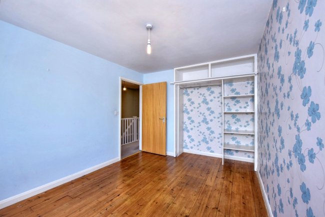 5 Dobsons Close, Rayleigh, Essex, SS6 7NZ 3