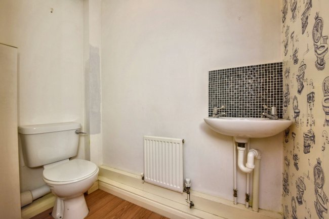 5 Dobsons Close, Rayleigh, Essex, SS6 7NZ 3