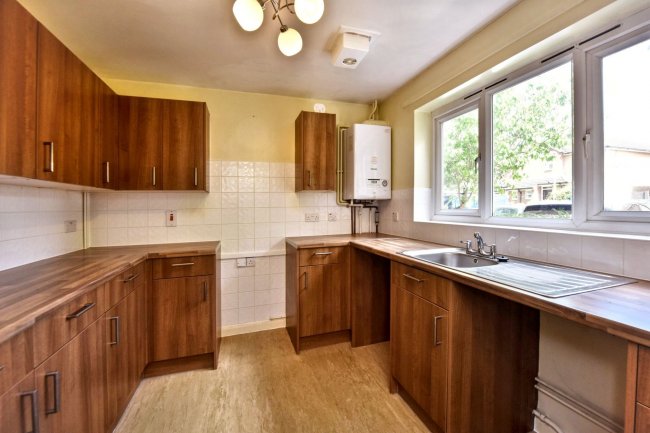 5 Dobsons Close, Rayleigh, Essex, SS6 7NZ 3