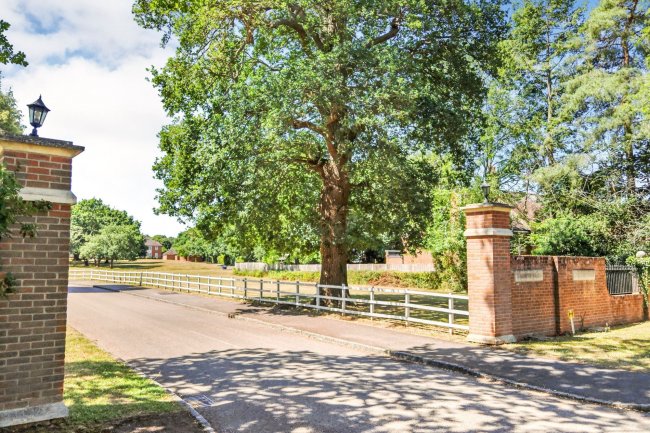 Land lying to the south of Firgrove Road, Yateley, GU46 6NH 8