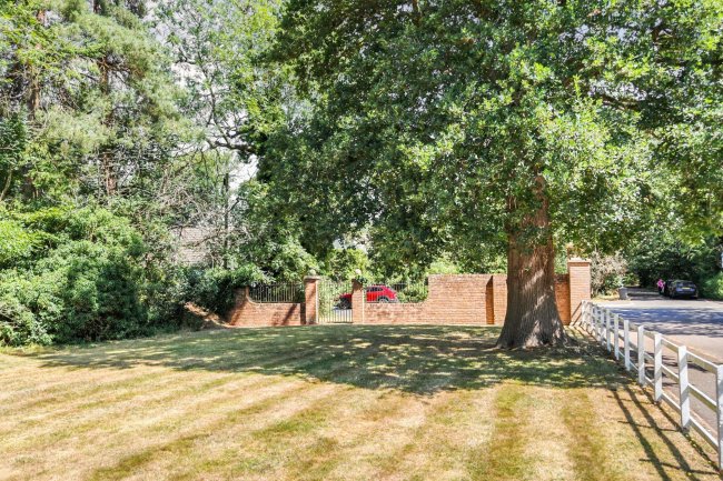 Land lying to the south of Firgrove Road, Yateley, GU46 6NH 8