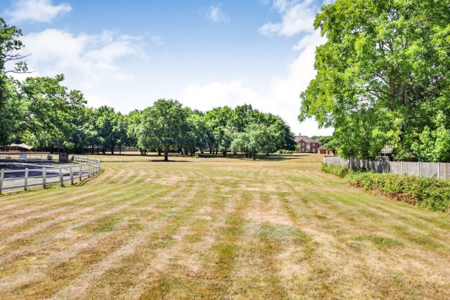 Land lying to the south of Firgrove Road, Yateley, GU46 6NH 8