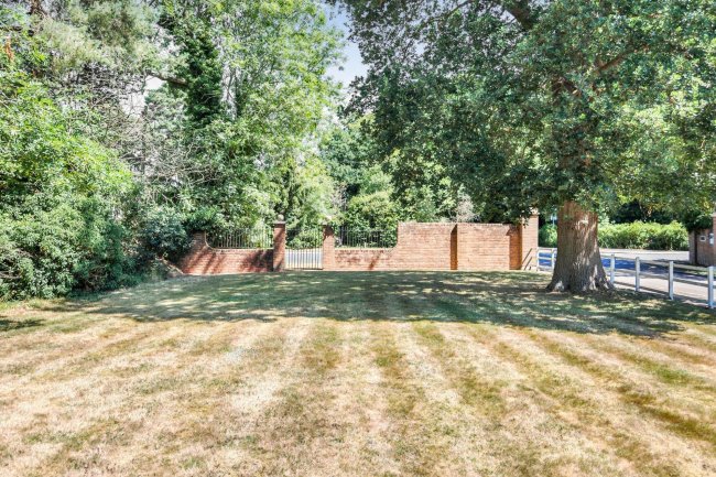 Land lying to the south of Firgrove Road, Yateley, GU46 6NH 8