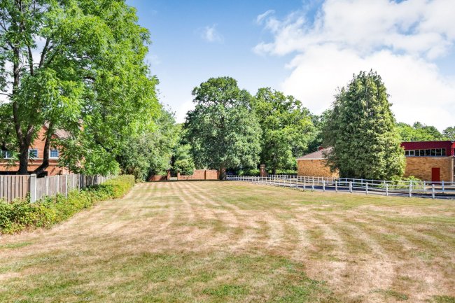 Land lying to the south of Firgrove Road, Yateley, GU46 6NH 8