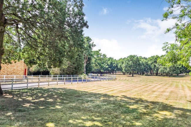 Land lying to the south of Firgrove Road, Yateley, GU46 6NH 8