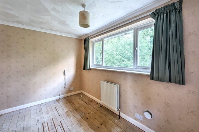 25 Linstead Road, Farnborough, Hampshire, GU14 9HH 6