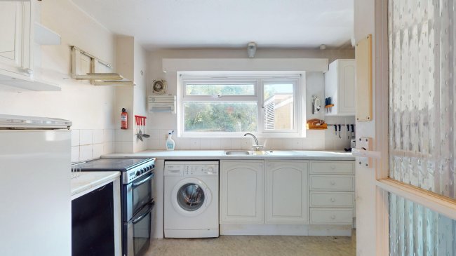 12 Boston Court, Christchurch Park, Sutton, Surrey, SM2 5TJ 3