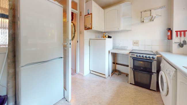 12 Boston Court, Christchurch Park, Sutton, Surrey, SM2 5TJ 3