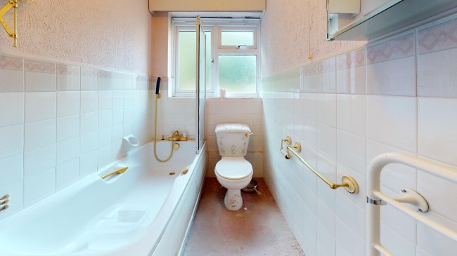 12 Boston Court, Christchurch Park, Sutton, Surrey, SM2 5TJ 3