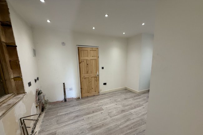 21 Cressy House, Hannibal Road, Stepney Green, London E1 3JE 3