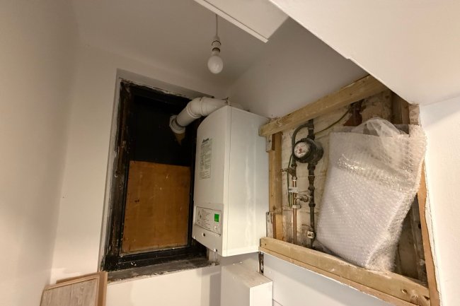 21 Cressy House, Hannibal Road, Stepney Green, London E1 3JE 3