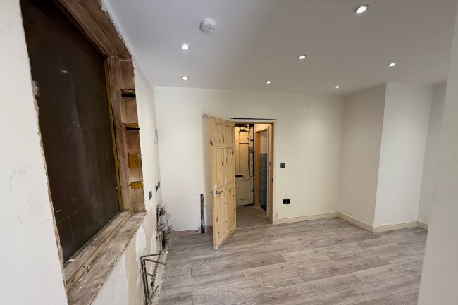 21 Cressy House, Hannibal Road, Stepney Green, London E1 3JE 3