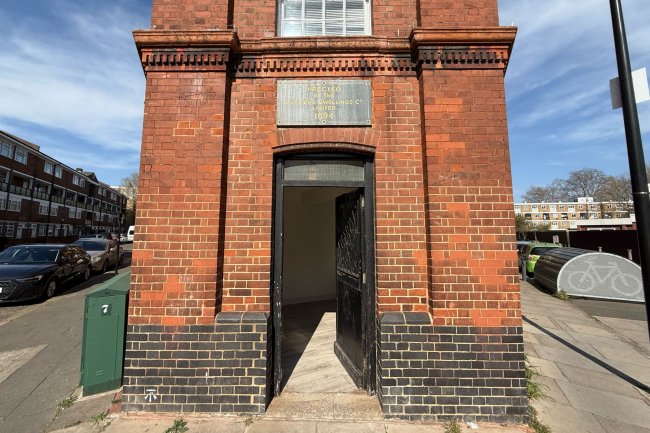 21 Cressy House, Hannibal Road, Stepney Green, London E1 3JE 3