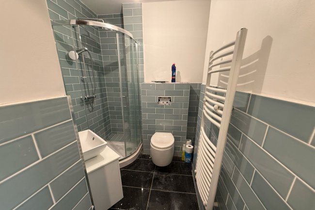 21 Cressy House, Hannibal Road, Stepney Green, London E1 3JE 3