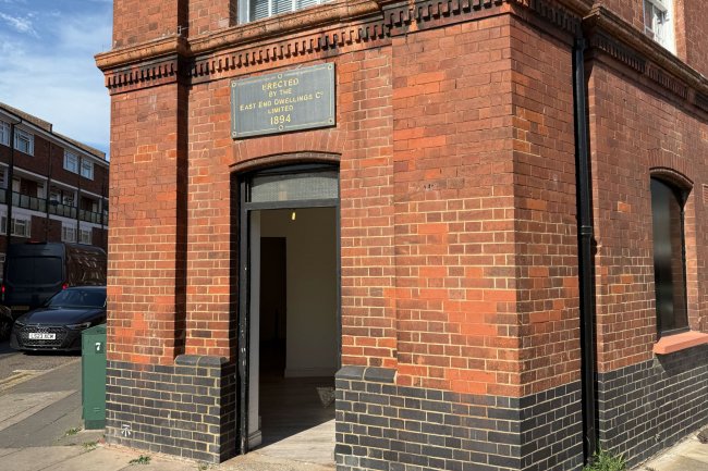 21 Cressy House, Hannibal Road, Stepney Green, London E1 3JE 3