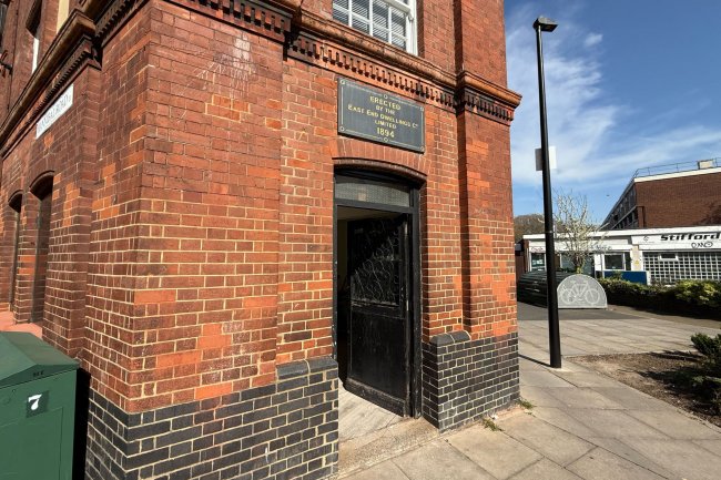 21 Cressy House, Hannibal Road, Stepney Green, London E1 3JE 3