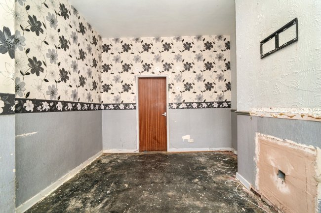 9 Garston Street, Bury, Lancashire BL9 6EW 7