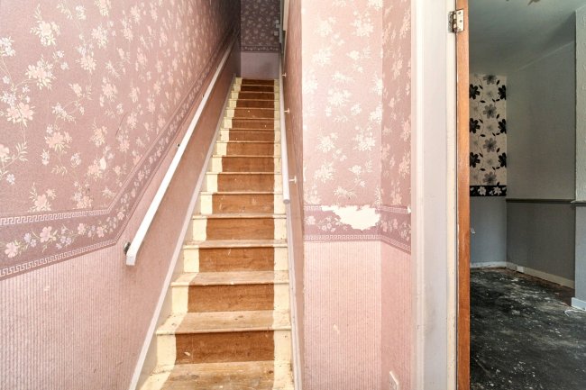 9 Garston Street, Bury, Lancashire BL9 6EW 7