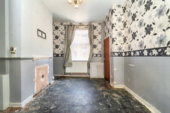 9 Garston Street, Bury, Lancashire BL9 6EW 7