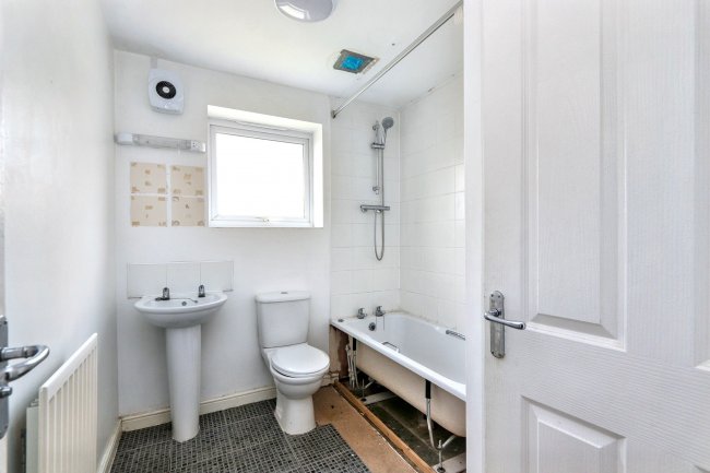 12 Kenninghall Road, Sheffield, South Yorkshire, S2 3WG 5