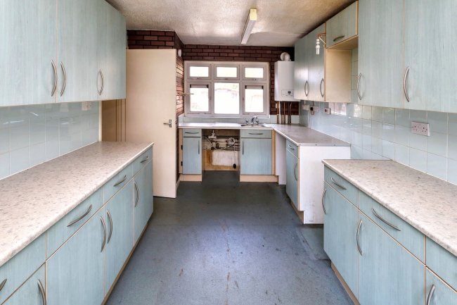 3 Bowland Road, Woodford Green, IG8 7LX 5