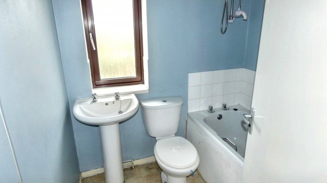 6 Sixth Avenue, Hull, East Yorkshire, HU6 9PS 4