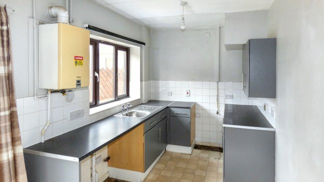 6 Sixth Avenue, Hull, East Yorkshire, HU6 9PS 4
