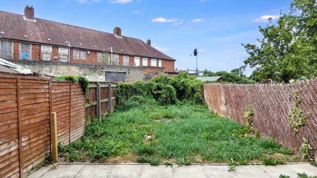 6 Sixth Avenue, Hull, East Yorkshire, HU6 9PS 4