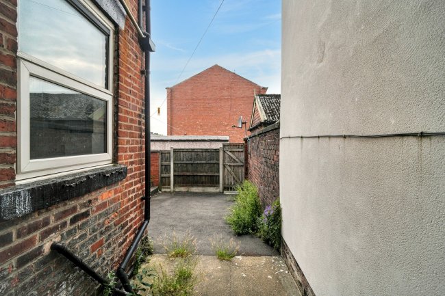 121 Walmersley Road, Bury, Lancashire, BL9 5AY 8