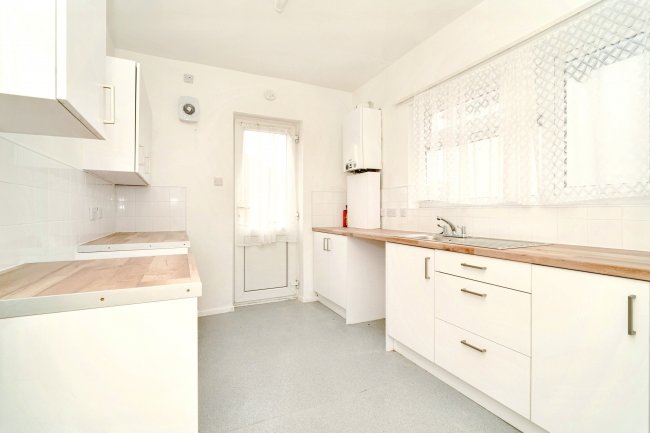 121 Walmersley Road, Bury, Lancashire, BL9 5AY 8