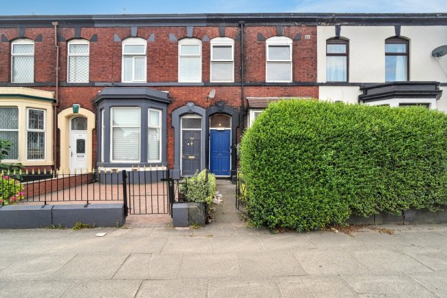 121 Walmersley Road, Bury, Lancashire, BL9 5AY 8