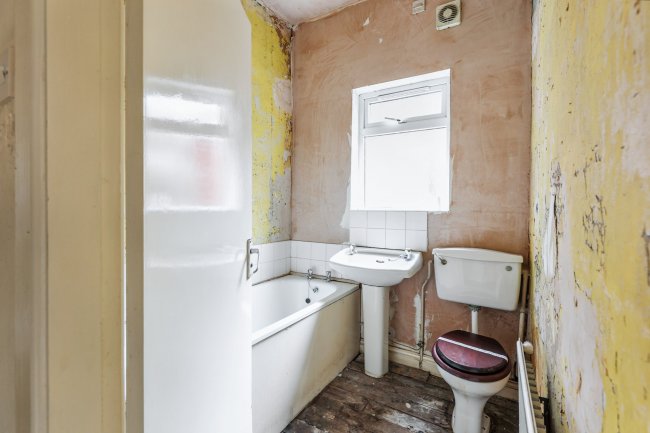 60 Laindon Road, Longsight, Manchester, M14 5DG 3