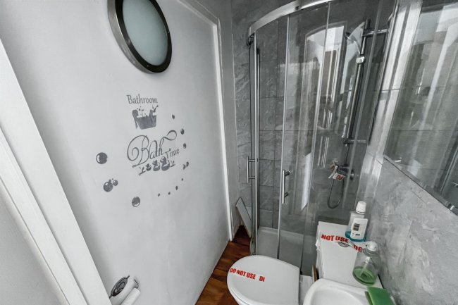 15 Meadow View Road, Thornton Heath CR7 7HA 1