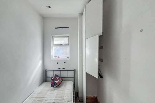 15 Meadow View Road, Thornton Heath CR7 7HA 1