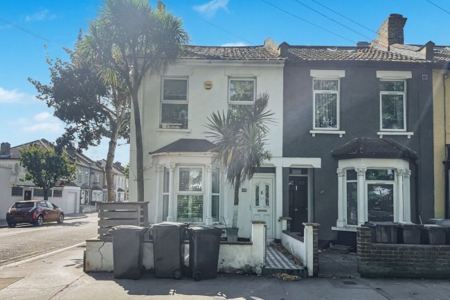 15 Meadow View Road, Thornton Heath CR7 7HA 1