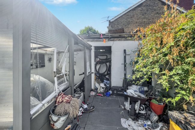 15 Meadow View Road, Thornton Heath CR7 7HA 1