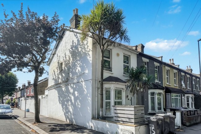 15 Meadow View Road, Thornton Heath CR7 7HA 1