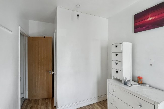 15 Meadow View Road, Thornton Heath CR7 7HA 1