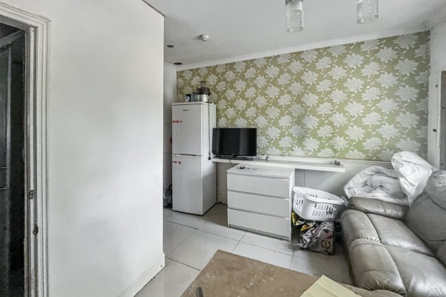 15 Meadow View Road, Thornton Heath CR7 7HA 1