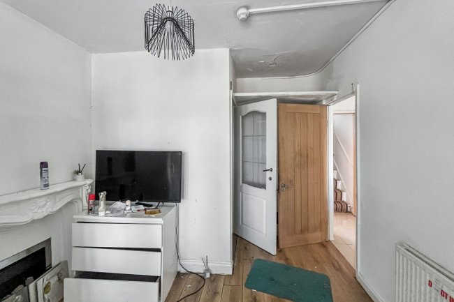 15 Meadow View Road, Thornton Heath CR7 7HA 1