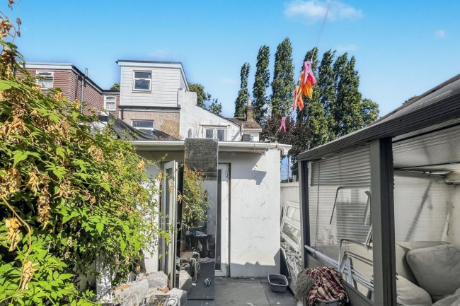 15 Meadow View Road, Thornton Heath CR7 7HA 1