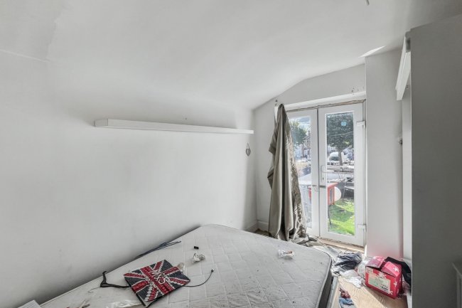 15 Meadow View Road, Thornton Heath CR7 7HA 1