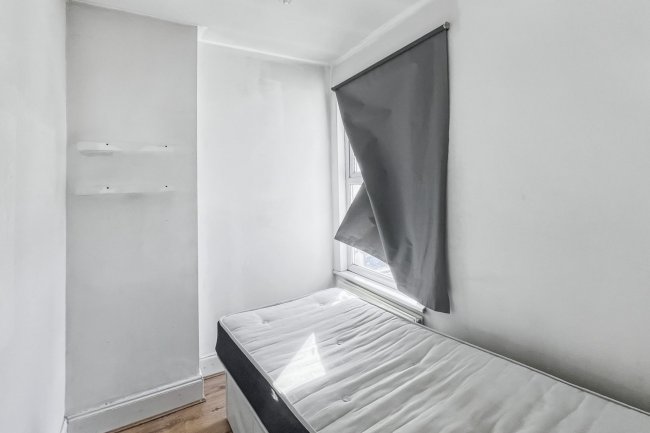 15 Meadow View Road, Thornton Heath CR7 7HA 1