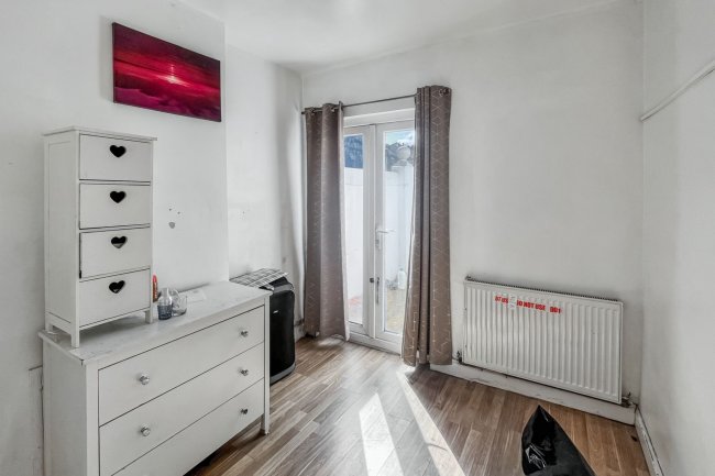 15 Meadow View Road, Thornton Heath CR7 7HA 1