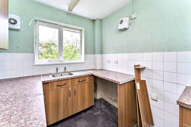 24 Avion Close, Walsall, West Midlands, WS1 3JF 6