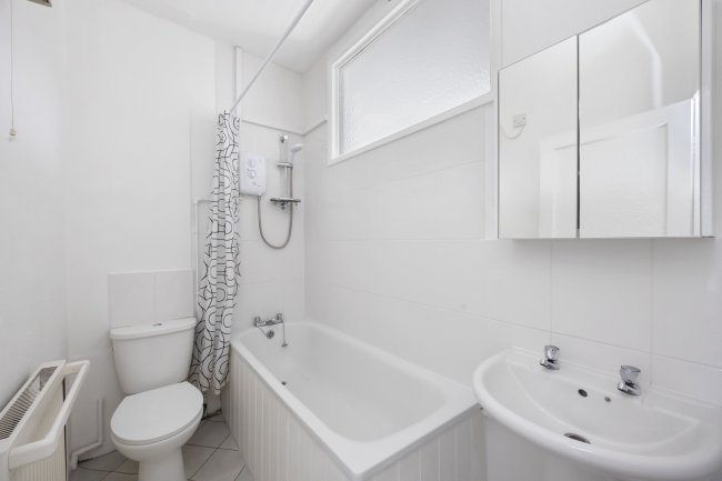 Flat 2, 144 Westbourne Street, Hove, East Sussex, BN3 5FB 4