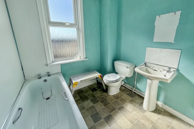 2 Eglesfield Road, South Shields, Tyne and Wear, NE33 5PS 5