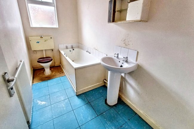 67 Bankfield Avenue, Longsight, Manchester, Greater Manchester, M13 0YQ 8