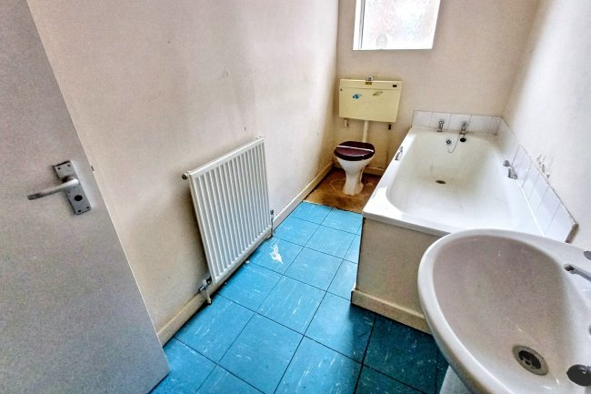 67 Bankfield Avenue, Longsight, Manchester, Greater Manchester, M13 0YQ 8