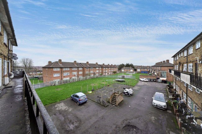 19 Warwick Court, Newmarket Avenue, Northolt UB5 4ET 91